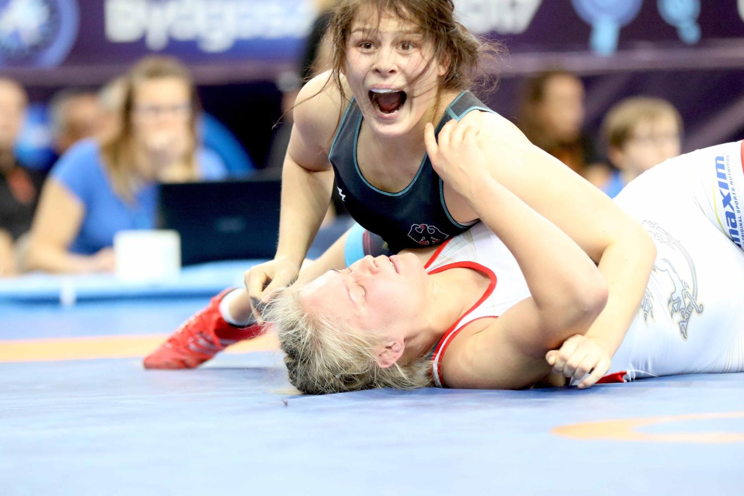Euphorie über den Sieg gegen die starke Finnin Petra Olli